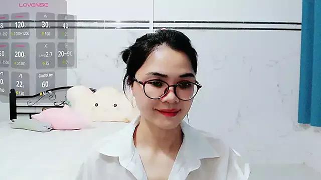 Snowbell-6 from StripChat is Freechat