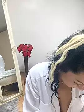 SophiaSkyee from StripChat is Freechat