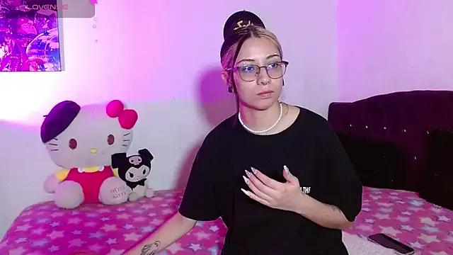 squirt_charlott from StripChat is Freechat