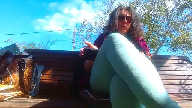 SquirtyMellissaLabia from StripChat is Freechat