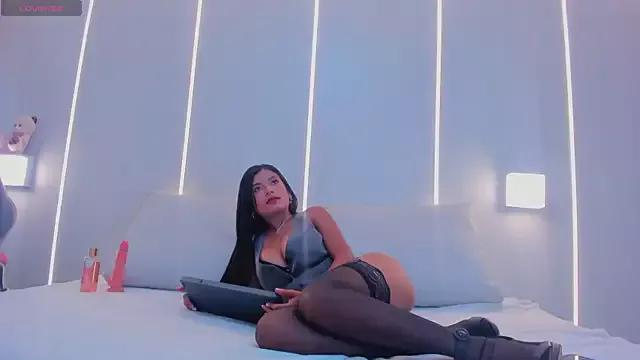 stephany_milan from StripChat is Freechat