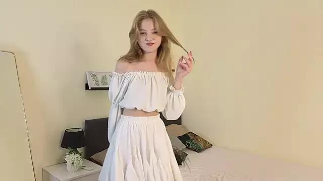 Sue_Sanders from StripChat is Freechat