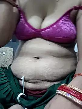 sugarmommy32 from StripChat is Freechat