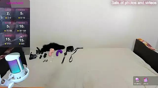 Sweet_little_Susie from StripChat is Freechat