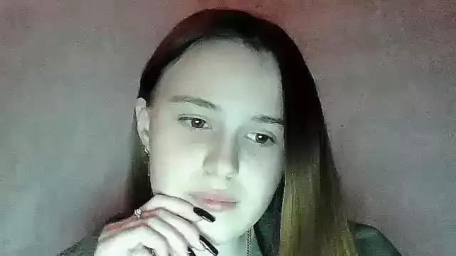 SweetLoraa from StripChat is Freechat