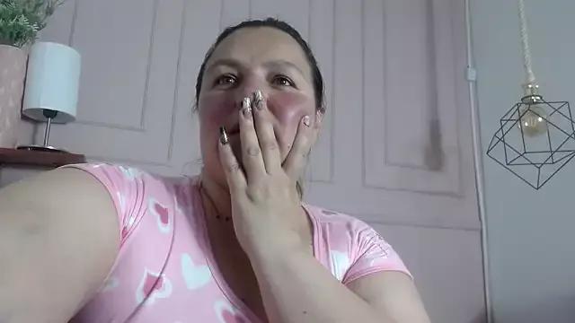 SweetRouse__ from StripChat is Freechat