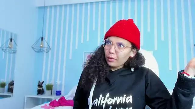 SweetStarr_ from StripChat is Freechat