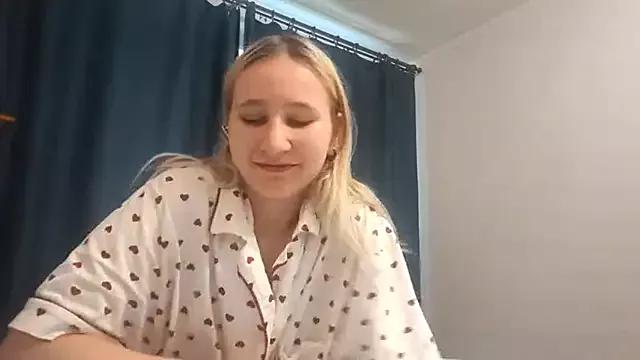 SweetyEmmaRoom from StripChat is Freechat