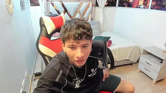 Tatiiana_n_Damian from StripChat is Freechat