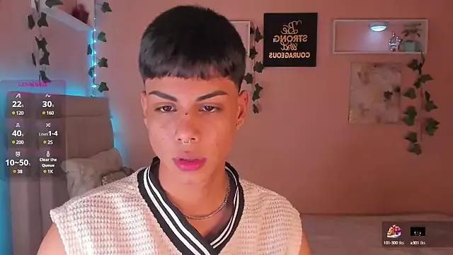 Thomas_wil from StripChat is Freechat