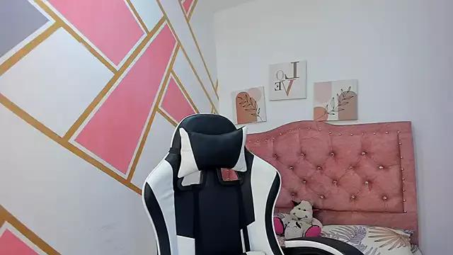 tiny_molly from StripChat is Freechat