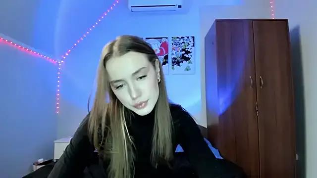 tinyglow from StripChat is Freechat