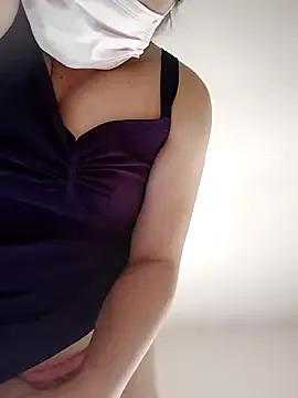 TinyLa from StripChat is Freechat