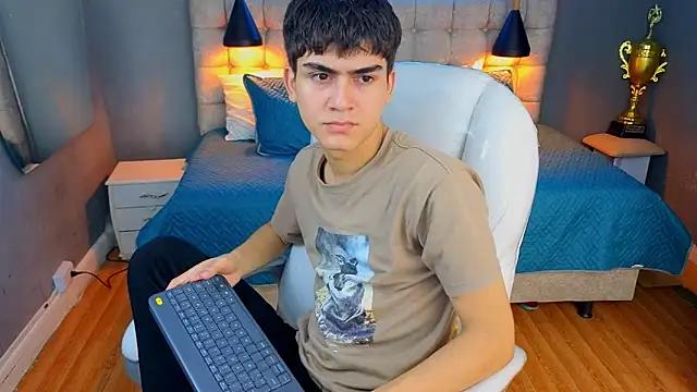 Tommy18__ from StripChat