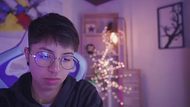 tommy_blue from StripChat