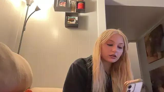 Photos of trixibby19 from StripChat is Freechat
