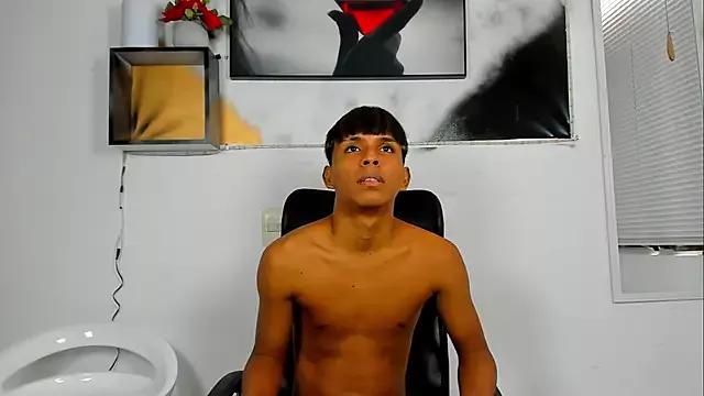tyler_twink_boy from StripChat is Freechat