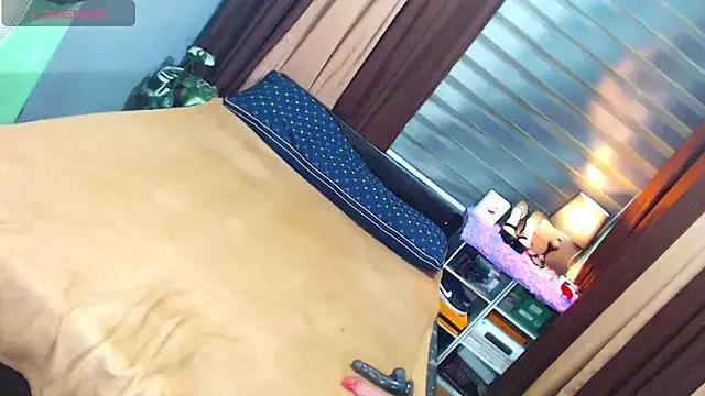 Urfuckingsainaxxx from StripChat is Freechat