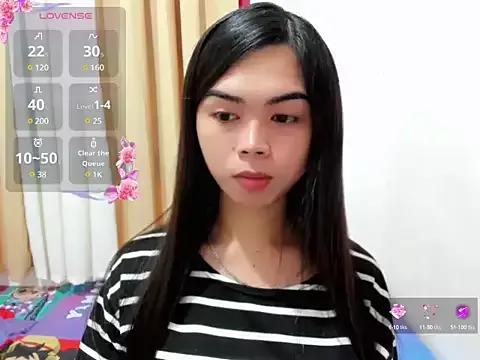 UrHotSexyShine from StripChat is Freechat