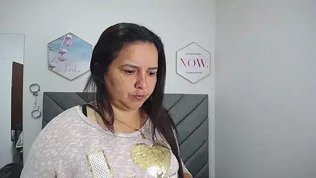 vauroracooper from StripChat is Freechat