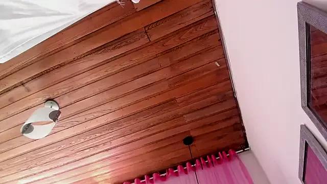 VeronicaMoretti from StripChat is Freechat
