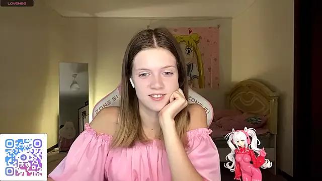 VibeQueenLucy from StripChat is Freechat