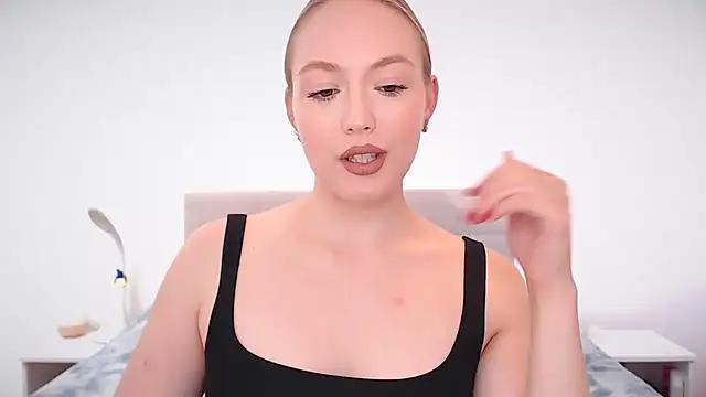 vickyblondi from StripChat is Freechat