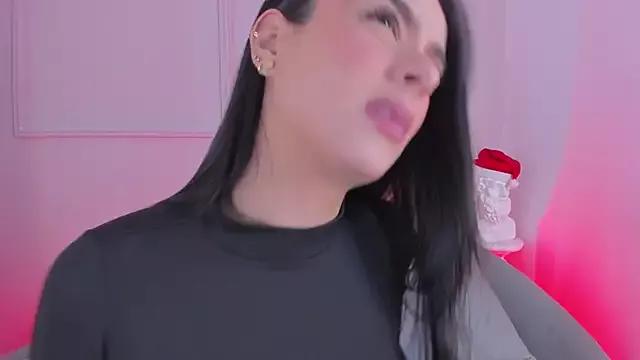 victoria_milann from StripChat is Freechat