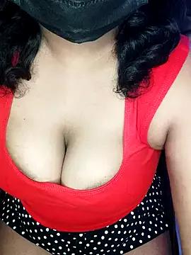 Viviennemoon_tlgu from StripChat is Freechat