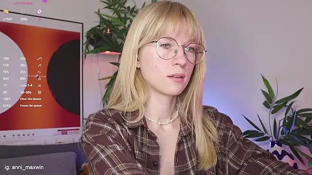WhiteAnni from StripChat is Freechat