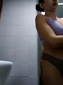 XHannyDemonX from StripChat is Freechat