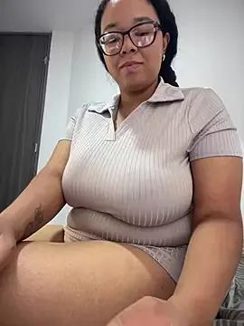 XMara from StripChat is Freechat