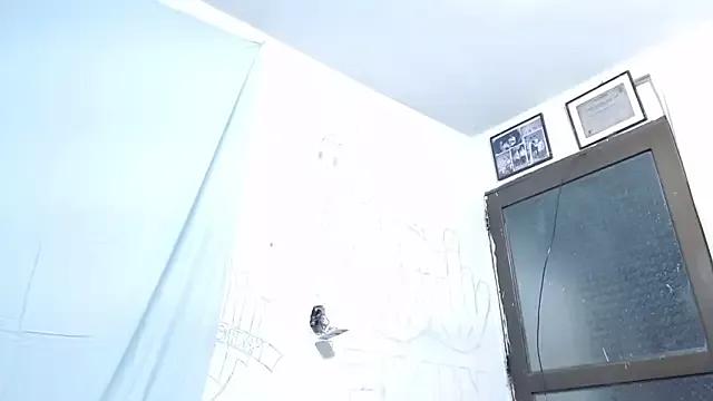 XXVIOLETTAXX from StripChat is Freechat