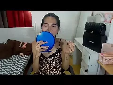 XxWildTsClaraHugeCockxX from StripChat is Freechat