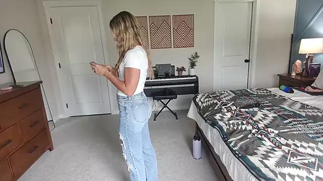 Try the thrill of flirt babes with our cam hosts, featuring unclothed wildness while getting naked and playing with their favored sex toys.