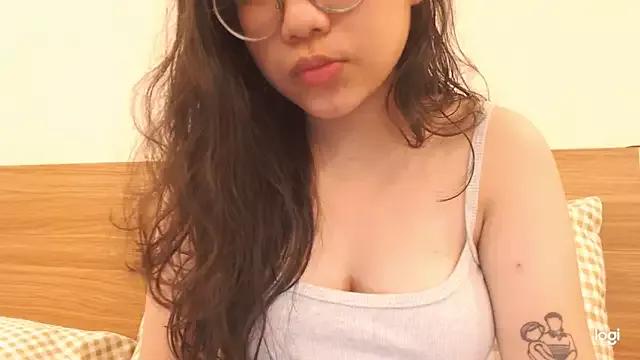 YanaPeach from StripChat