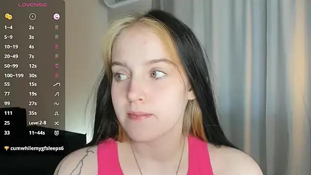 youngloveexe from StripChat is Freechat