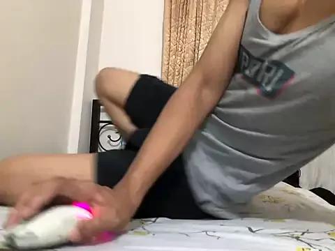 Zeuhorny from StripChat is Freechat