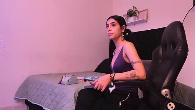 zhairabreezz from StripChat is Freechat