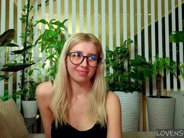 MiaLiaHot on BongaCams