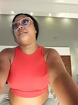 Freechat Adelehottman on StripChat