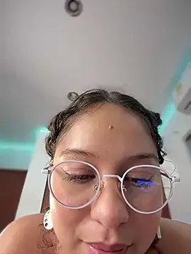 Shara_dreams on StripChat